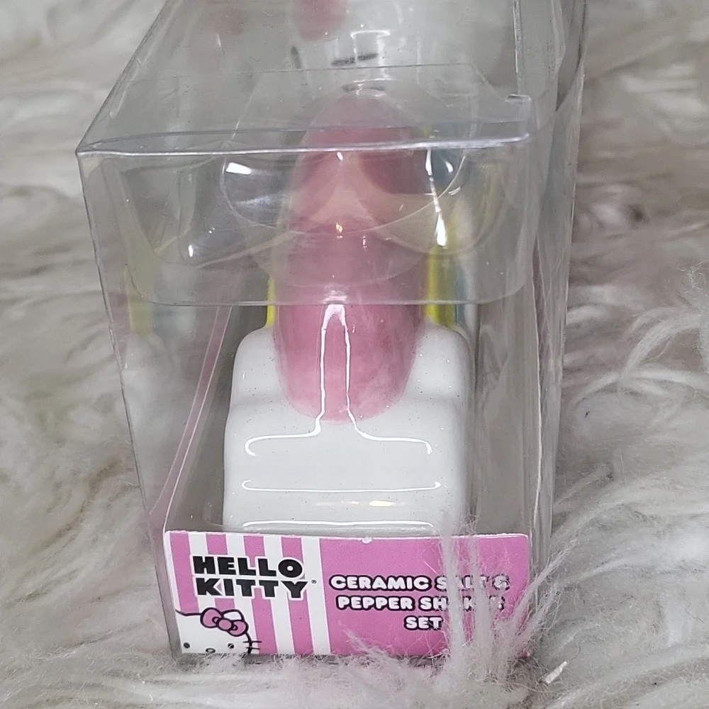 Hello Kitty Colorful Salt & Pepper Shaker Set NWT but has callouts